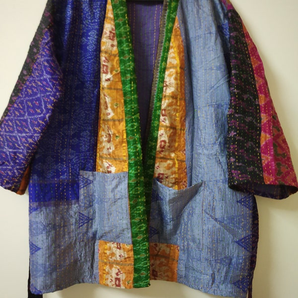vintage Silk Kantha Patchwork Winter Short Kimono, Robe Kantha faite à la main, Indienne Ethnique Femmes Porter Peignoir Veste Maxi Robe Cadeau de Noël