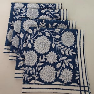 Set di tovaglioli fatti a mano con motivi floreali blu, tovaglioli stampati a mano, tovaglioli in tessuto di cotone, tovaglioli per decorazioni da cucina, tovaglioli con stampa a blocchi indiani