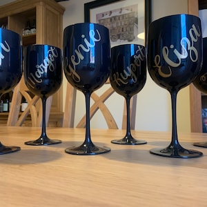 Bicchiere da vino in plastica personalizzato / Tazza calligrafica personalizzata scritta a mano / Addio al nubilato / Compleanno / Baby Shower / Rivelazione del genere / Proposta di nozze