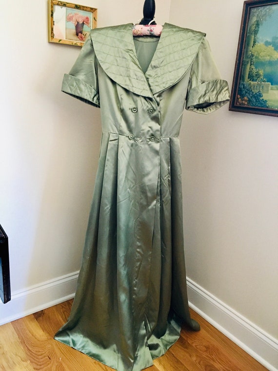 1940’S HOSTESS/DRESSING GOWN