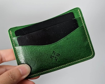 Cartera minimalista de cuero natural verde esmeralda hecha a mano, tarjetero de bolsillo frontal, tarjetero compacto y delgado, billetera minimalista con monograma