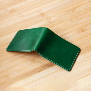 Handmade Emerald Green Traditional Bifold Wallet, Custom Leather Card Wallet, Natural Italian Leather Wallet, Green Full Grain Bifold
