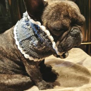 Loop/dog scarf knitted soft cuddly wool heart pattern with pompoms for French bulldog/pug/medium-sized dogs