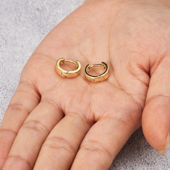 Wholesale New Design Small Gold Plated CZ Huggie Hoop Earrings - China  Wholesale New Design and Gold Plated price | Made-in-China.com