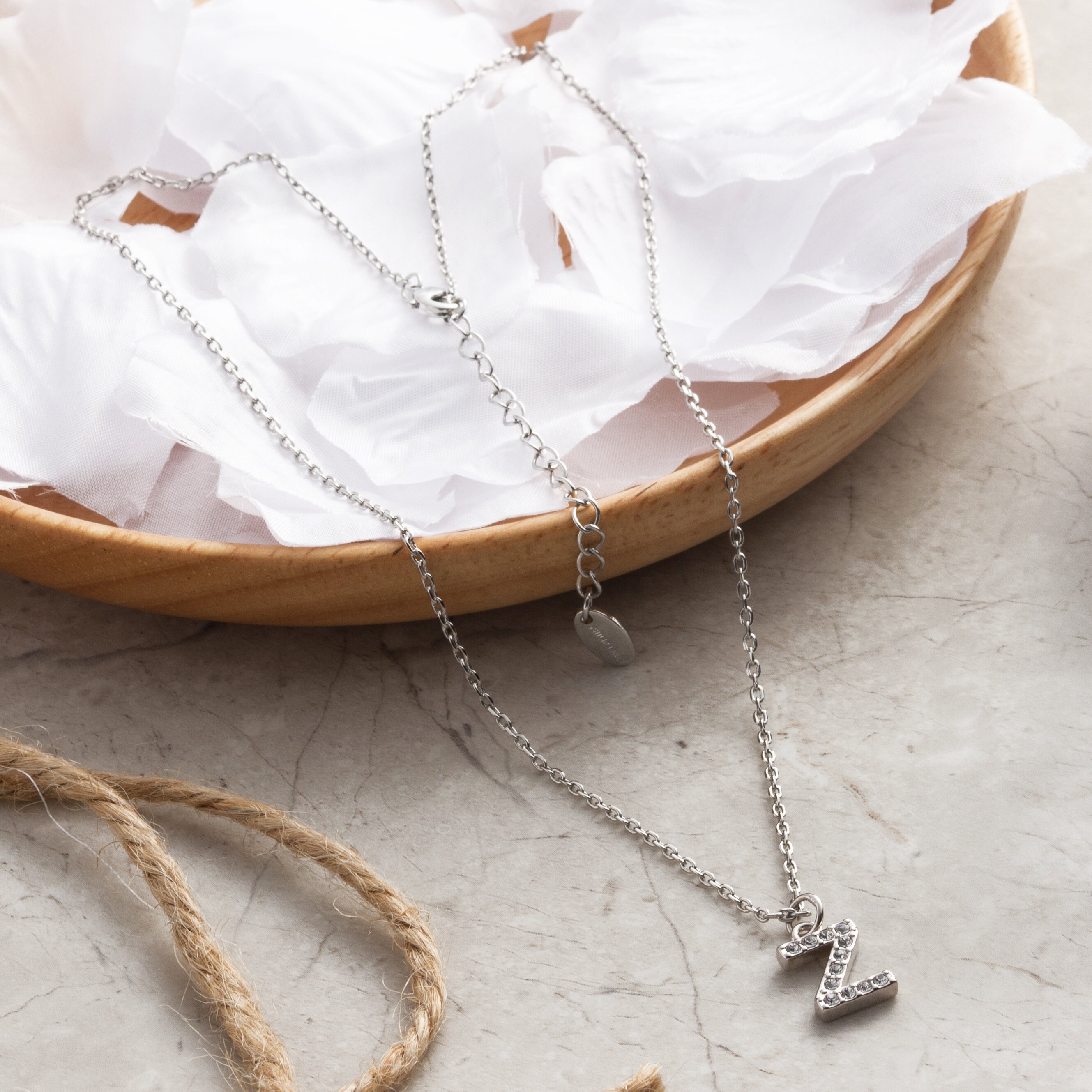 Lettering collana Oro con lettera Z e diamanti - Nardelli Gioielli