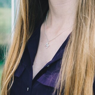 Collana Con Iniziale Pave Lettera M Philip Jones - Ciondolo Con Cristalli Zirconia Trasparenti, Placcato Argento, Catena 43cm - Gioiello Elegante In Sacchetto Velluto