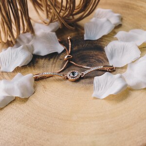 Silver Plated Halo Friendship Bracelet Created With Zircondia® Crystals - Foto 3