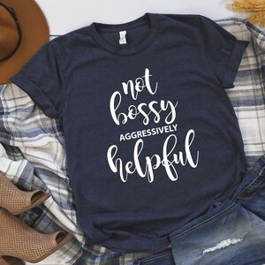 Nicht Bossy Aggressiv hilfreich T-Shirt, Geschenk für Mama, Muttertagsgeschenk, lustiges Mama-Shirt, Geschenk von Tochter, Geschenk für Chef, Einstellungs-Shirt