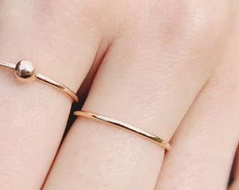 Pierścionek z litego złota, 9-karatowy pierścionek z litego złota o grubości 1 mm, pierścionek do łączenia, minimalistyczny pierścionek z litego złota, ręcznie robiona biżuteria, prezent dla niej, delikatny pierścionek