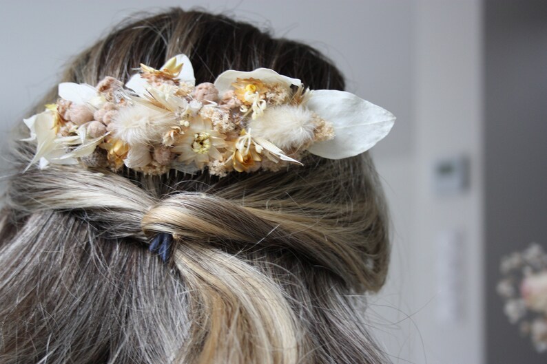 Peigne cheveux fleur séchée et stabilisée rose pastel et doré mariage bohème,champêtre, Peigne coiffure pour mariée fleur naturelle durable image 1