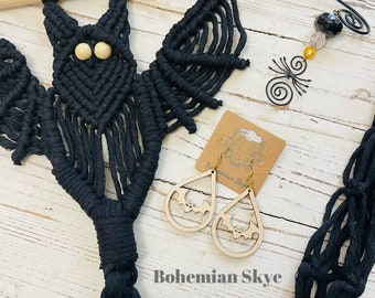 Macrame Bat Plant Hanger, Halloween Goth Wall Decor