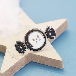 Freundlicher Geist Pin, Geist Halloween Brosche, Essen Emaille Pin, Anime Anstecknadel, Anime Anstecknadel, Pastell Pin