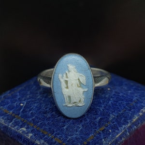 Beautiful Vintage / Antique Circa 1940s Art Deco Decorative Wedgewood Jasper ware Cameo Sterling Silver Ring - size O