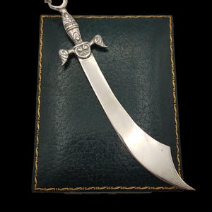 Wunderschöner antiker, kunstvoll gefertigter Statement-Design-dekorativer orientalischer Schwert-Brieföffner 800er Silber-Halsketten-Anhänger