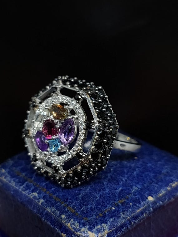 Stunning Modern Skillfully Crafted Statement Desi… - image 2