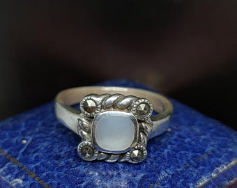 Beautiful Vintage Unique Art Deco Inspired Statement Design Cushion Scrolling Natural Mother Of Pearl Marcasite Sterling Silver Ring - N1/2