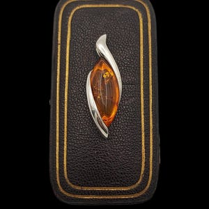 Beautiful Vintage Modernist Design Skillfully Crafted Floral Inspired Marquise Cabochon Natural Amber Gemstone Sterling Silver Pendant - 37