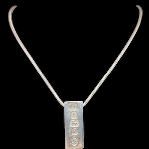 Fantastiskt vintage SJB Sheffield 1977 drottning Elizabeth II silverjubileumshalsband med stämplad grov sterlingsilvertacka - längd 45 cm