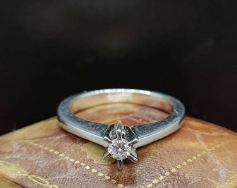 Beautiful Vintage High Quality Star Set Sparkling Natural Solitaire Round Brilliant Cut 0.12 Carat Diamond 18ct White Gold Engagement Ring