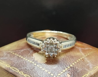 Beautiful Vintage Circa 1990s Birmingham Hallmarked Decorative Star Set Solitaire 0.15 Carat Diamond 9ct Yellow Gold Engagement Ring - L1/2