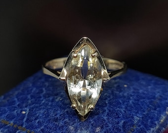 Beautiful Vintage London 1990 Hallmarked Unique Decorative Sparkling Marquise Cut Natural Pale Citrine Quartz Gemstone 9ct Yellow Gold Ring