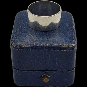 Schöner Vintage, geschickt gefertigter klobiger breiter 9,5 mm Massiv Sterling Silber Zigarrenbandring - Größe 01/2 7,5