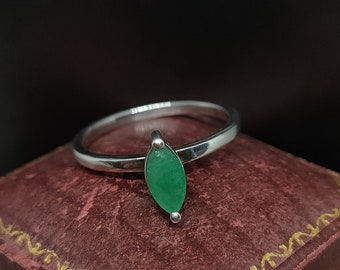 Beautiful Preloved Decorative Unique Set Solitaire Marquise Cut Natural Emerald Sterling Silver Ring - size P1/2