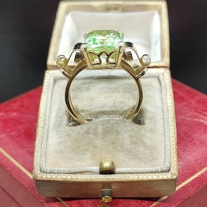 Stunning Vintage Circa 1940s Unique Statement Design Large Emerald Cut Synthetic Spinel Uranium Glass 14ct Yellow Gold Ring size R1/2 image 6