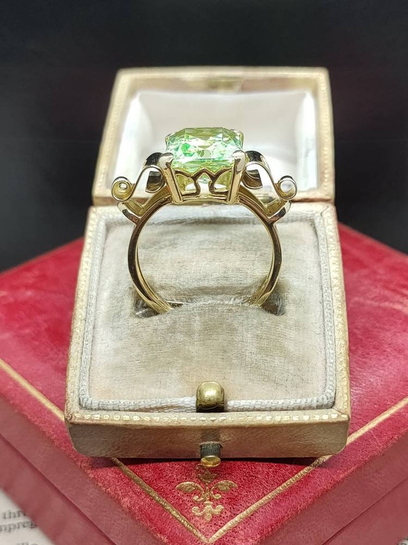 Stunning Vintage Circa 1940s Unique Statement Design Large Emerald Cut Synthetic Spinel Uranium Glass 14ct Yellow Gold Ring size R1/2 image 6