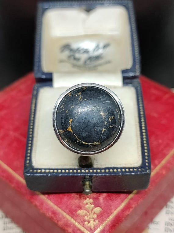 Amazing Modern Decorative Skillfully Crafted Stat… - image 3