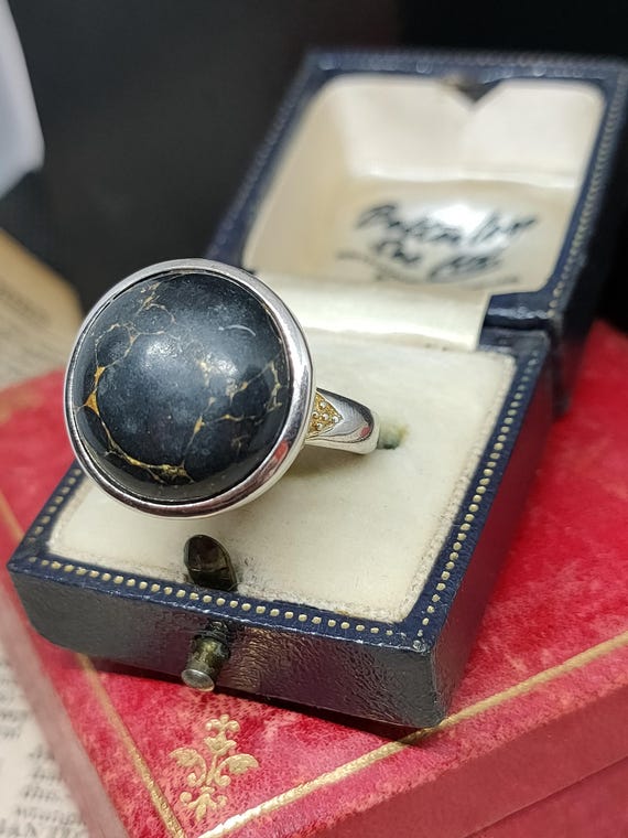 Amazing Modern Decorative Skillfully Crafted Stat… - image 5