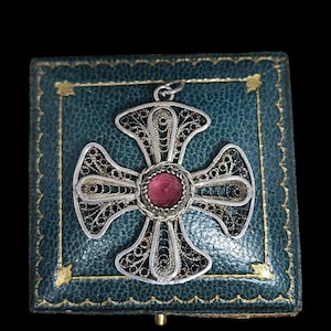 Beautiful Antique Early To Mid 20th Century Decorative Hand Crafted Sparkling Pink Gemstone Sterling Silver Filigree Cross Pendant