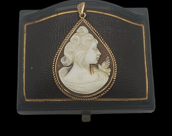 Beautiful Vintage London 1977 Hallmarked Skillfully Crafted Decorative Female Silhouette Carved Shell Cameo 9ct Yellow Gold Pendant - 46.6mm