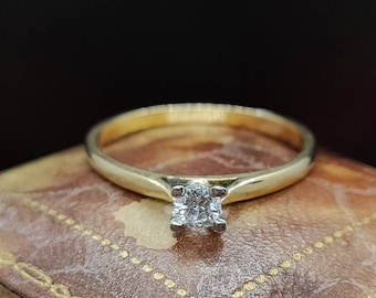 Stunning Sparkling Vintage 1980s Hallmarked Platinum Set Round Cut 0.2 Carat Solitaire Diamond 18ct Yellow Gold Engagement Ring - size Q1/2