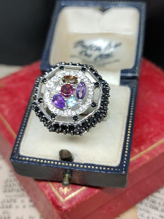 Stunning Modern Skillfully Crafted Statement Desi… - image 4