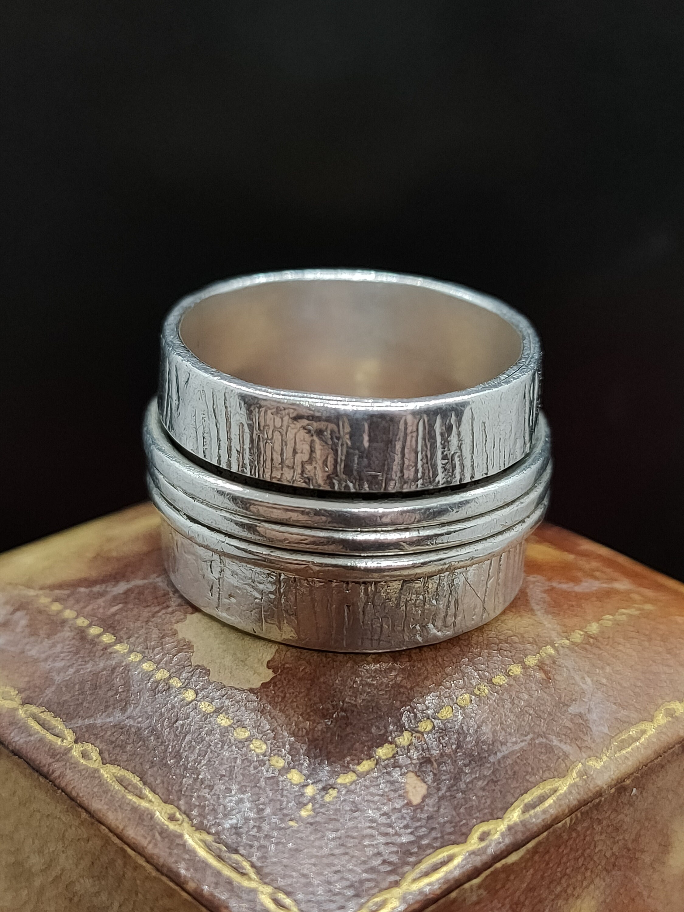 Amazon.com: AeraVida Sterling Silver 4mm Hammer Textured