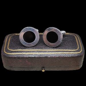 Beautiful Vintage Circa 1990s Decorative Statement Design Natural Polished Black Onyx Gemstone Set Target Sterling Silver Cufflinks