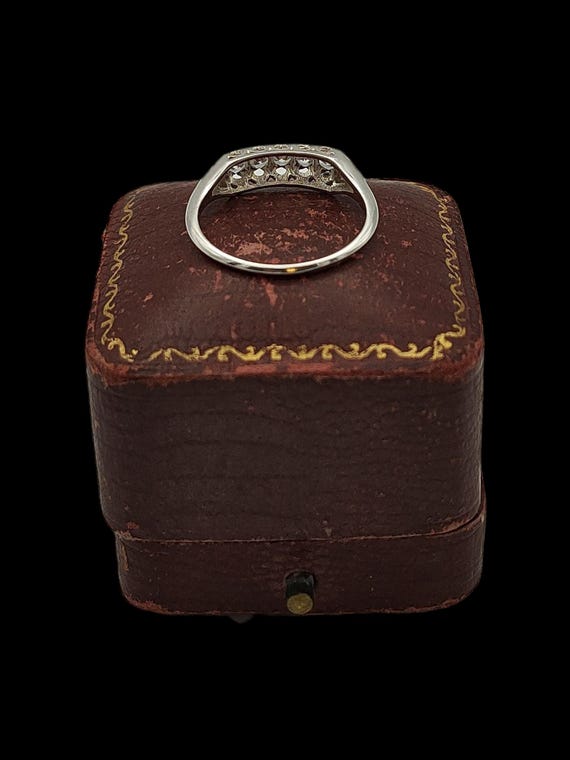 Beautiful Modern Skillfully Crafted Stable Sparkl… - image 5