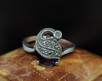 Beautiful Vintage Art Deco Inspired Skillfully Crafted Unique Cherry Knome Sparkling Natural Amethyst Marcasite Sterling Silver Ring - S/9