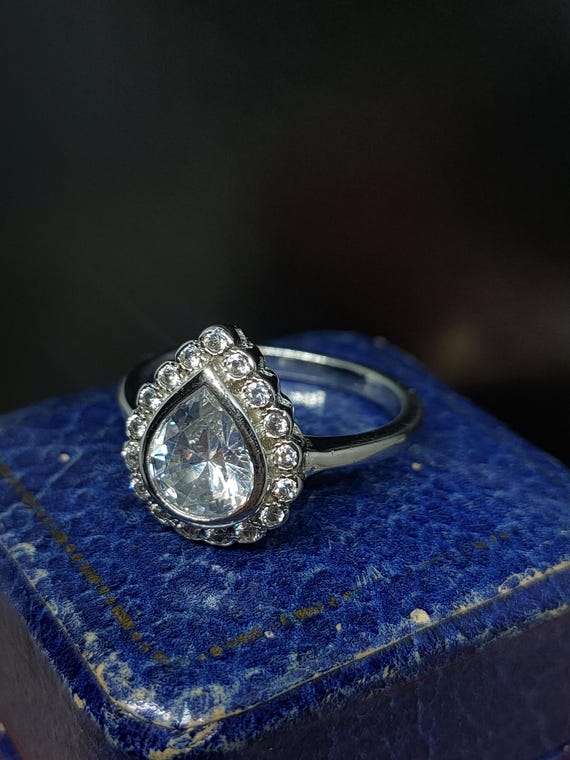 Beautiful Modern Statement Skillfully Crafted Eng… - image 2