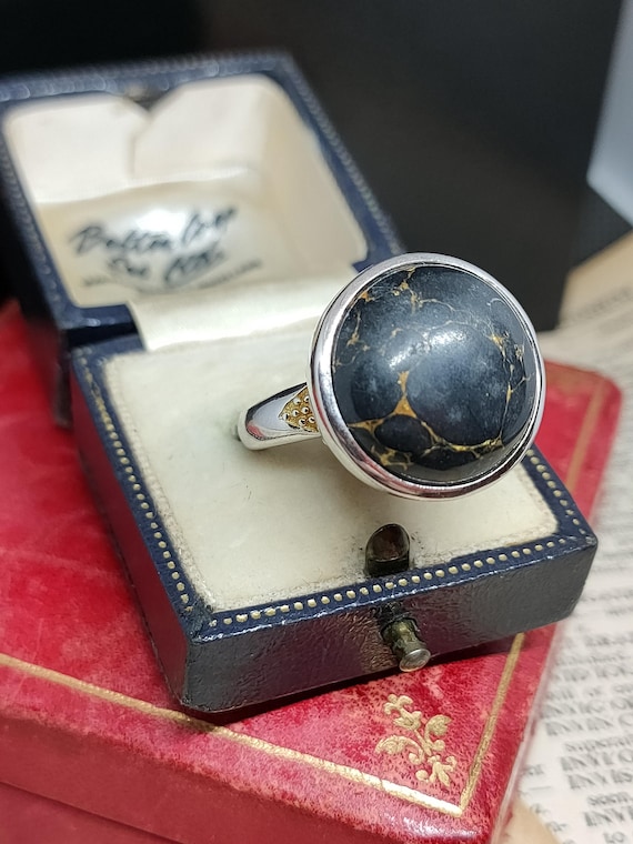 Amazing Modern Decorative Skillfully Crafted Stat… - image 4