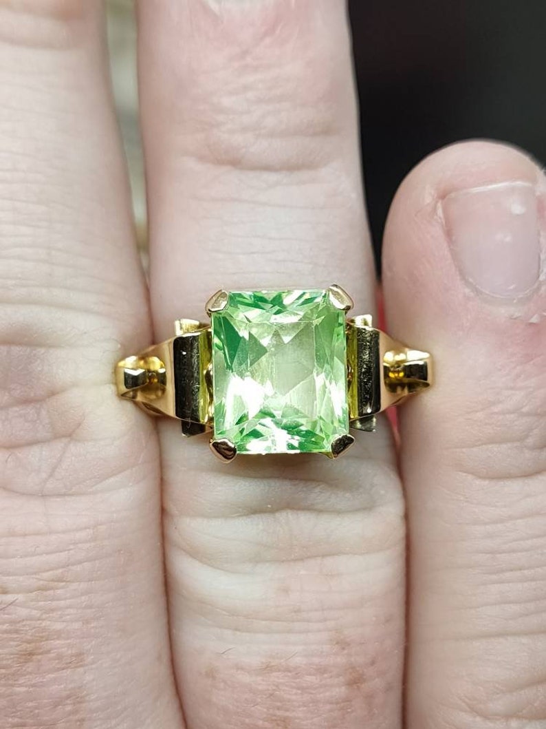 Stunning Vintage Circa 1940s Unique Statement Design Large Emerald Cut Synthetic Spinel Uranium Glass 14ct Yellow Gold Ring size R1/2 image 7