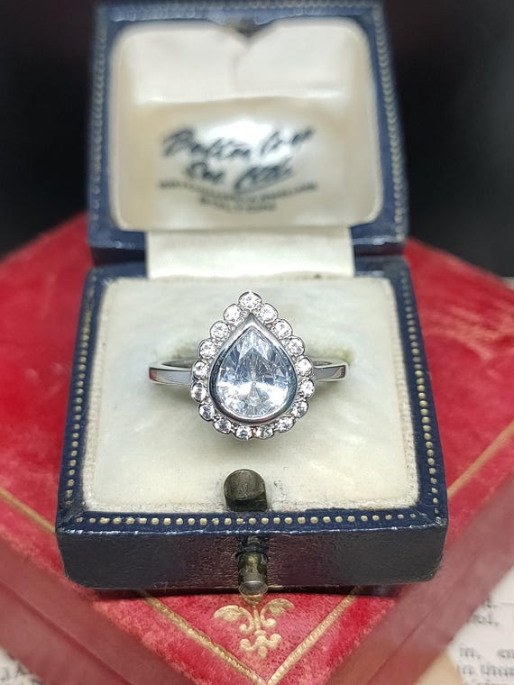 Beautiful Modern Statement Skillfully Crafted Eng… - image 3