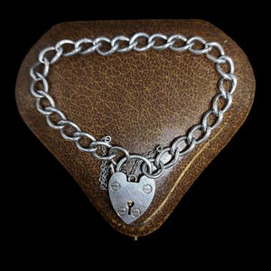 Schöne Vintage geschickt gefertigte dekorative Birmingham Hallmarked Große Vorhängeschloss Abgerundete Panzer Link Sterling Silber Bettelarmband