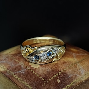 Beautiful Antique Edwardian Birmingham 1905 Hallmarked Decorative Scrolling Design Five Stone Sapphire Diamond 18ct Yellow Gold Ring - K1/2