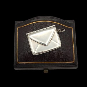 Schöne Vintage London 2001 gestempelt Geschickt gefertigt dekorative Umschlag Design Sterling Silber Stempel Halter Anhänger