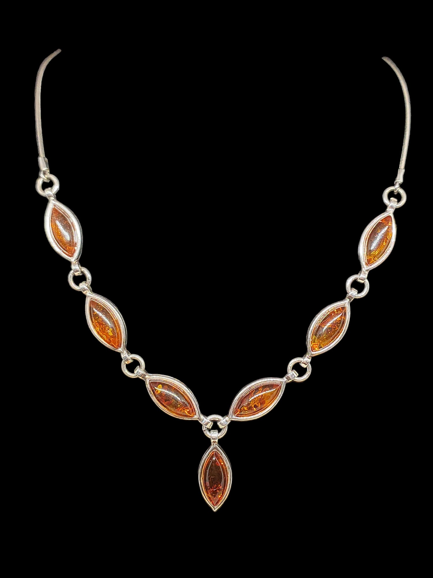 Collier Ancien En Ambre - 56 Perles Plates - Poids 49 Grammes - Bijou Vintage - Occasion