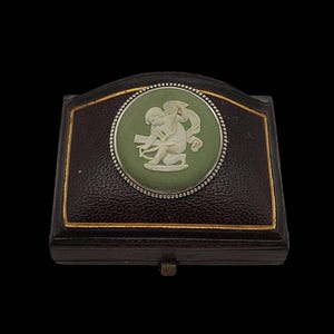 Wedgewood brooch - Etsy 日本