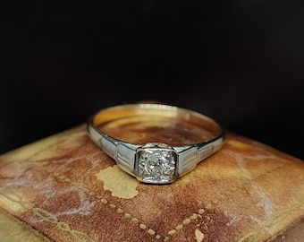 Beautiful Antique Art Deco Circa 1930s Platinum Illusion Set 0.10 Carat Natural Old Cut Diamond Solitaire 9ct Yellow Gold Engagement Ring