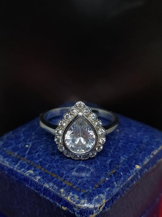 Beautiful Modern Statement Skillfully Crafted Eng… - image 1